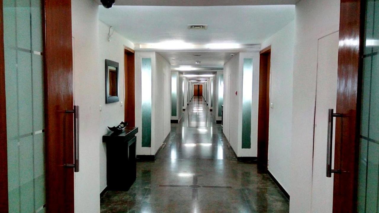 The Townhall Ченай Екстериор снимка